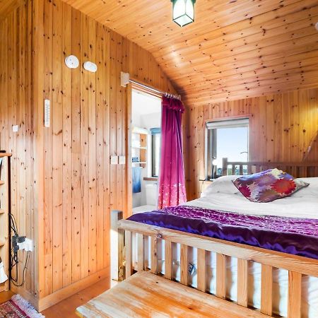 Seaside Log Cabin, Carna Villa Bagian luar foto